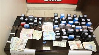 بالصور.. القبض على مصري بتهمة تزوير شهادات رواتب في الكويت