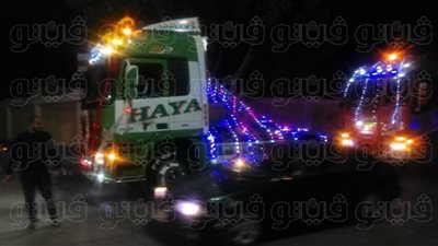 لأول مرة بصعيد مصر.. موكب زفاف لعروسين بـ 4 مقطورات يثير ضجة في قنا (فيديو)