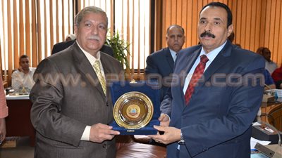 بالصور.. محافظ الإسماعيلية يكرم مدير الأمن