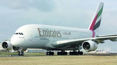 مواصفات أكبر طائرة في العالم يستقبلها مطار القاهرة خلال أيام.. إيرباص A380 تتكون من طابقين.. قيمتها 400 مليون دولار.. المطار يتسلم سلم الإنقاذ الخاص بها.. وشركة طيران الإمارات تنتظر تصريح الهبوط