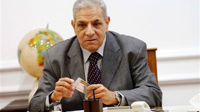 أستاذ جامعى يناشد 