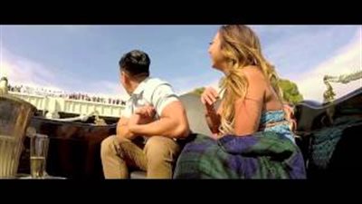 بالفيديو والصور.. رجل يطلب الزواج من حبيبته وابنتها