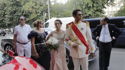 بالصور.. ضيوف في حفل زفاف يهدون «سبائك ذهب» للعروسين