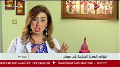 «خبيرة تغذية» تحذر من شرب المياه قبل وجبة السحور وبعده (فيديو)