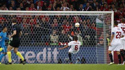 التعادل السلبي يتواصل في نهائي الدوري الأوروبي بعد مرور 30 دقيقة