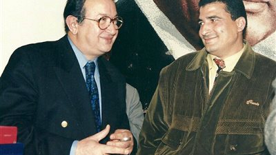 صورة نادرة للفنان الراحل نورالشريف في حوار إذاعي قبل سنوات