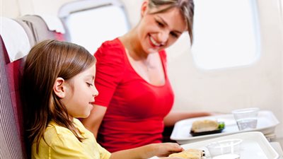 6 أطعمة يجب تجنبها في السفر.. الألبان بمشتقاتها.. الفواكهة غير المحمية بقشرة سميكة.. اللحوم غير المطبوخة جيدًا.. مياه «النوافير» والبيض النئ.. والمأكولات البحرية تتسبب في القئ والإسهال