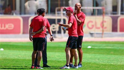 فايلر يجتمع مع جهازه المعاون فى مران الأهلي قبل مواجهة الحدود