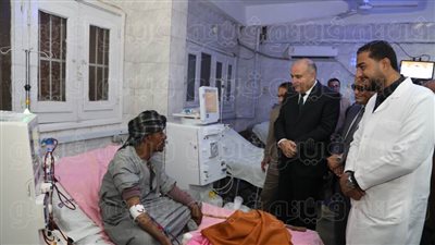 محافظ قنا يتفقد مستشفي فرشوط المركزى ووحدة صحة الأسرة (صور)