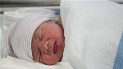 النيابة تأمر بإيداع طفل رضيع بدور الرعاية عثر عليه ملقى داخل عقار بالمعادي