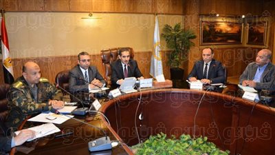 محافظ الغربية يناقش تنفيذ مشروعات الرصف المسندة للشركة الوطنية للمقاولات