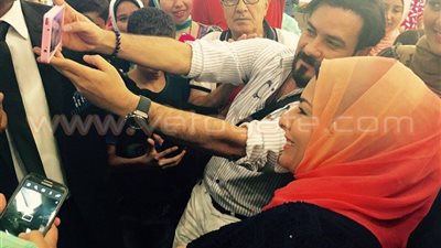 بالصور.. زحام شديد بـ«سان ستيفانو» بسبب محمد رجب