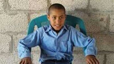 أول صورة للتلميذ صاحب عبارة «أمي ماتت ومات معها كل شيء»