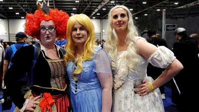 الآلاف يحتفلون بمهرجان الكوميك كون (صور)