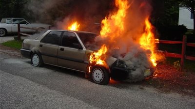 4 خطوات للتعامل مع حرائق السيارات