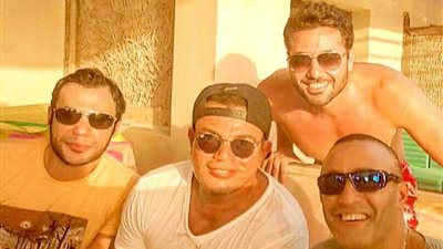 عمرو دياب و«عز» و«إمام» في  ضيافة «السقا» بالساحل الشمالي