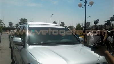 سفير فرنسا في مصر يصل «الخدمات الجوية» بمطار القاهرة