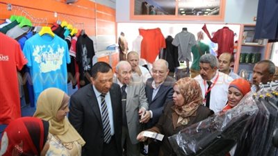بالصور.. محافظ البحيرة يفتتح فرع 