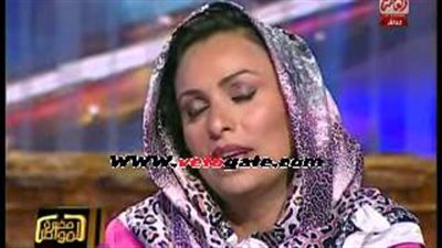 بالفيديو.. طليقة عكاشة تبكي على الهواء: فكرت في الانتحار