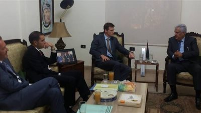 السفير الفلسطيني يطلع 
