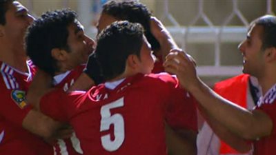 منتخب مصر ينهى الشوط الأول متفوّقًا على الجزائر بهدف