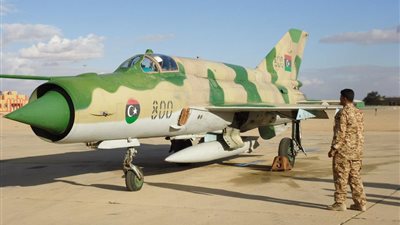 سلاح الجو الليبي يقصف مواقع لـ«داعش» في درنة