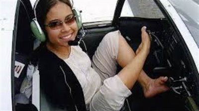 جيسيكا كوكس امرأة بلا ذراعين تبهر حضور حفل افتتاح منتدى شباب العالم (فيديو)