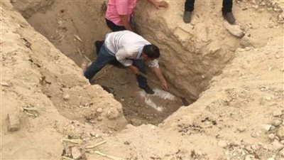 أمن قنا يضبط سمسار سيارات بتهمة التنقيب على الآثار