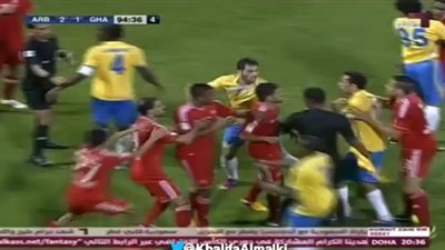 بالفيديو.. مشاجرة بالأيدى فى كأس نجوم قطر