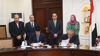 وزير الإسكان يشهد توقيع مذكرة إنشاء أول منطقة صناعية بالعلمين الجديدة