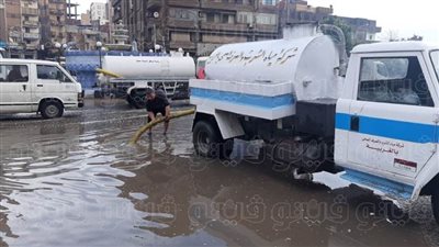 شفط مياه الأمطار وتسيير حركة المرور بشوارع مدن الغربية (صور)