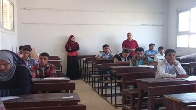 ضم طالبة لأوائل شهادات الدبلومات.. و«التعليم»: سقط اسمها سهوا