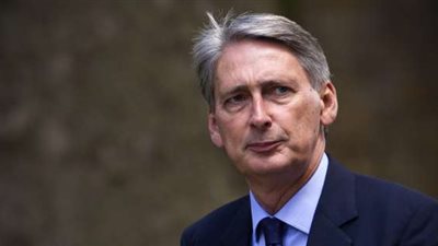 بريطانيا: من السابق لأوانه التكهن بسبب اختفاء الطائرة المصرية