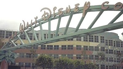 إيهاب زاهر يشيد بقرار «ديزني» برفع مصر من قائمة حظر استخدام علامتها