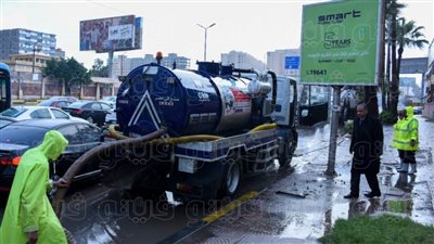 محافظ الإسكندرية يكلف بمتابعة تصريف مياه الأمطار | صور