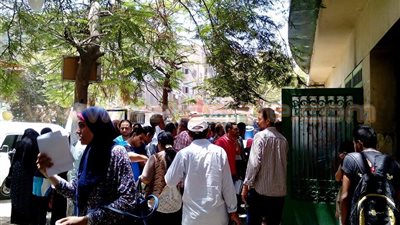 بالصور.. إقبال شديد على بريد حلوان في آخر أيام حجز شقق «الإسكان»