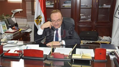 محافظ بني سويف يتصل تليفونيا بأوائل الإعدادية لتهنئتهم بالتفوق