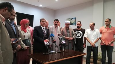 تفاصيل اجتماع وزير البيئة ونقيب العاملين بالنظافة