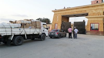 وصول قافلة المساعدات المقدمة من الأزهر إلى قطاع غزة (صور)