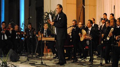 سيد درويش والشيخ إمام يحلقان في القلعة