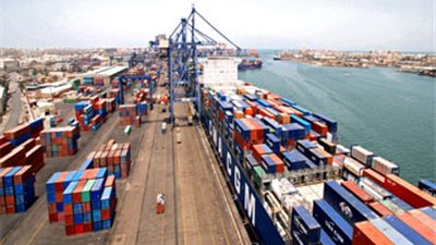 ميناء بورسعيد يستقبل سفينة قمح روسي