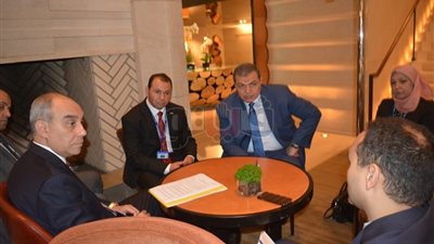 «سعفان» يصل جنيف للمشاركة في مؤتمر العمل الدولي (صور)