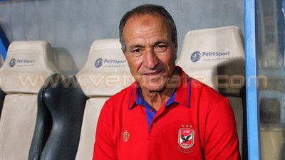 «الأهلي» يفاضل بين «برادلي وفينجادا» ومدربين ألمانيين لخلافة «مبروك»