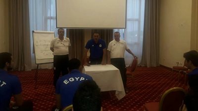 عبد الفتاح يحفز لاعبي المنتخب قبل ودية تونس (صور)