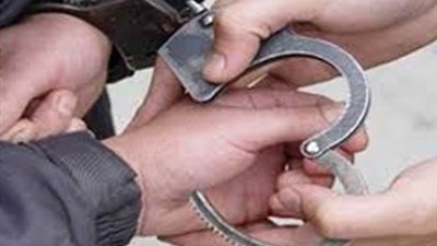 ضبط عاطل بحوزته بندقية آلية في أسوان