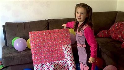 عائلة تزيل آثار تدمير طفلتهم للمنزل في ثلاث سنوات (صور)