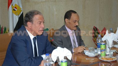 ورشة عمل بين محافظ أسيوط ورئيس الجامعة لترسيم الحدود الجديدة