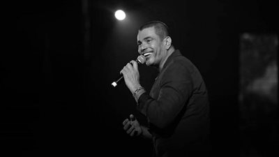 ٣٠ ألف يحضرون حفل عمرو دياب في مسرح أبو بكر سالم