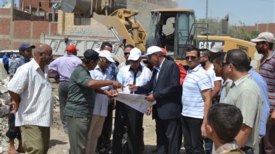 محافظ الإسماعيلية يتابع أعمال الحملة المكبرة لرفع القمامة والمخلفات