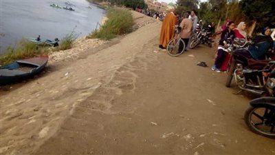 انتشال جثة عامل غرق أثناء قيادته تروسيكل بنيل القليوبية